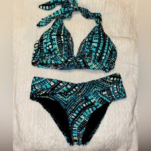 Kenneth Cole two piece Swimsuit top & Bottom great preowned condition